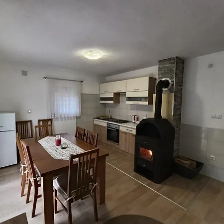 アパート Divan Vlasic Šišava